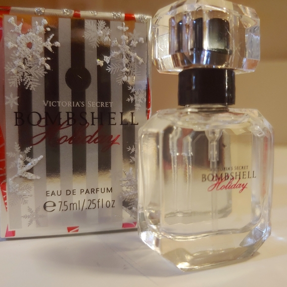 Holiday bombshell - Picture 4 of 4